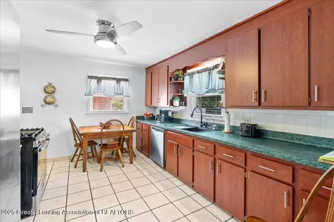 Kitchen - 816 N Waterloo Ave, Jackson, MI 49202 photo 2 of 4