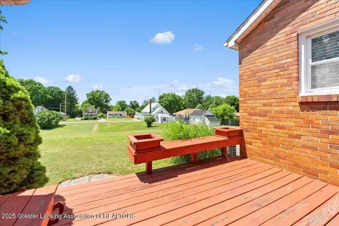 Exterior - 816 N Waterloo Ave, Jackson, MI 49202 photo 6 of 8