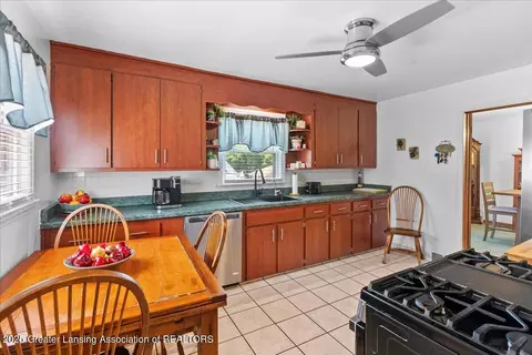 Kitchen - 816 N Waterloo Ave, Jackson, MI 49202 photo 4 of 4