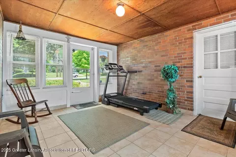 Exterior - 816 N Waterloo Ave, Jackson, MI 49202 photo 4 of 8
