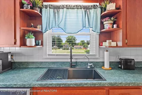 Kitchen - 816 N Waterloo Ave, Jackson, MI 49202 photo 3 of 4