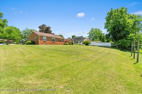 Exterior - 816 N Waterloo Ave, Jackson, MI 49202 photo 7 of 8