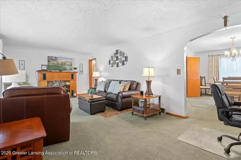 Living - 816 N Waterloo Ave, Jackson, MI 49202 photo 1 of 1