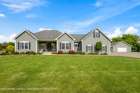 14747 Forest Hill Rd, Grand Ledge, MI 48837