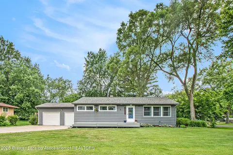 15378 Pinehurst Dr, Lansing, MI 48906