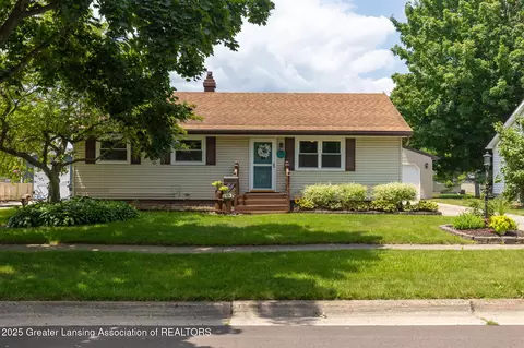 1220 Seymour St, Grand Ledge, MI 48837