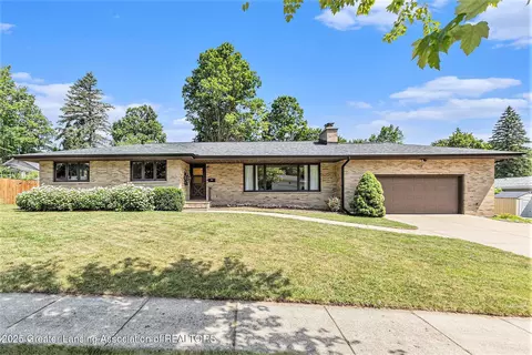 608 Belknap St, Grand Ledge, MI 48837