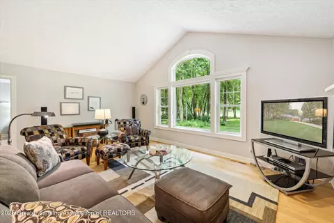 15316 Club Course Dr, Bath, MI 48808 photo 5
