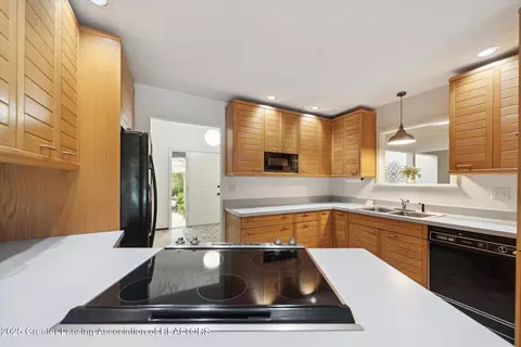 Kitchen - 3708 David Ln, Lansing, MI 48911 photo 3 of 7
