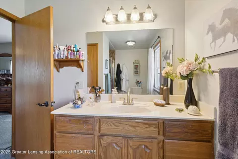 Bath - 12898 Walker Rd, Leslie, MI 49251 photo 3 of 4
