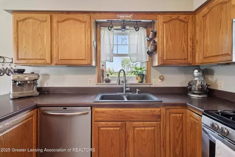 Kitchen - 12898 Walker Rd, Leslie, MI 49251 photo 3 of 5