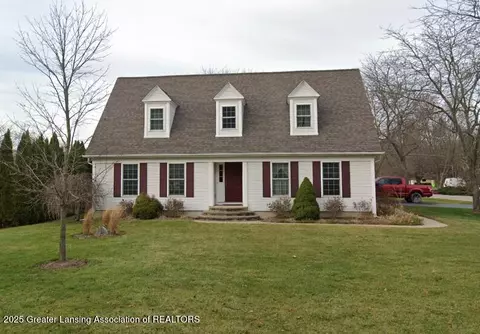 8128 Bluebird Dr, Brighton, MI 48116