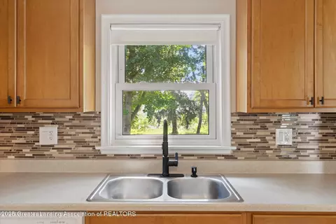 808 Robins Rd, Lansing, MI 48917 photo 16