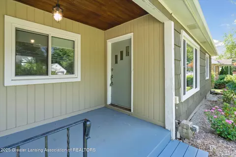 808 Robins Rd, Lansing, MI 48917 photo 5