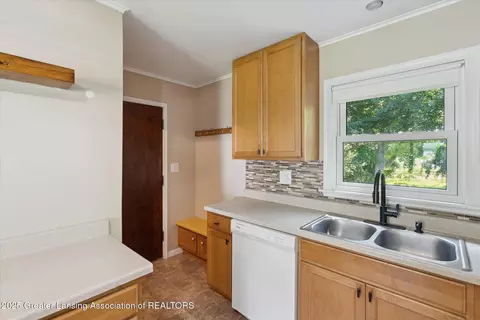 808 Robins Rd, Lansing, MI 48917 photo 15
