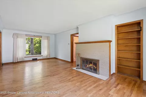 808 Robins Rd, Lansing, MI 48917 photo 7