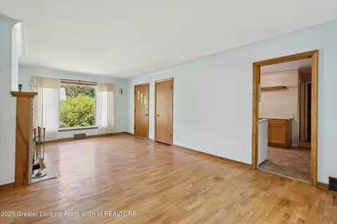 808 Robins Rd, Lansing, MI 48917 photo 8