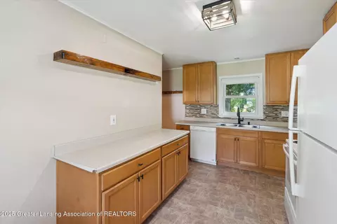 808 Robins Rd, Lansing, MI 48917 photo 13