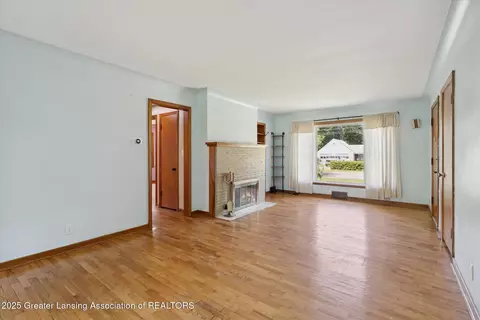 808 Robins Rd, Lansing, MI 48917 photo 9