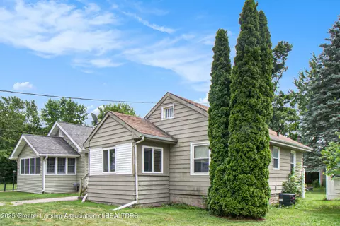 1523 Downey St, Lansing, MI 48906