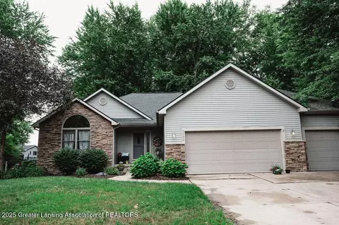 2486 Houghton Hollow Dr, Lansing, MI 48911