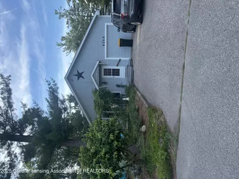 6540 Holden Ave, Indian River, MI 49749