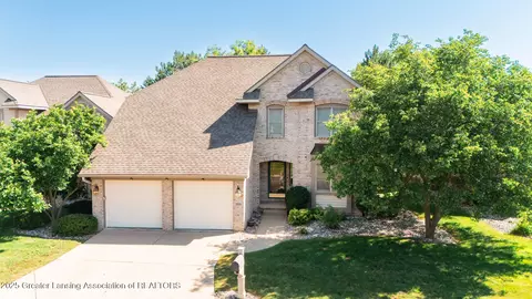 205 Geneva Cir, Lansing, MI 48917