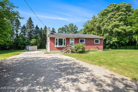 309 Valley Ct, Perry, MI 48872