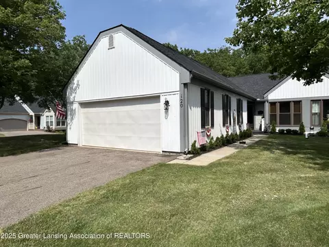 120 Blossom Dr #11, Portland, MI 48875