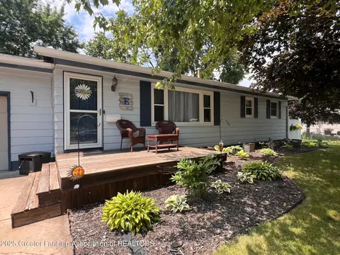 709 N Mead St, Saint Johns, MI 48879