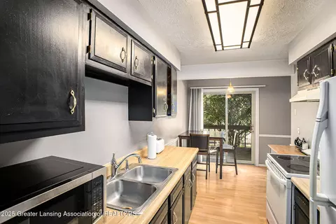 840 Armstrong Rd, Lansing, MI 48911 photo 7