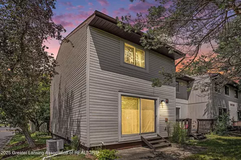 840 Armstrong Rd, Lansing, MI 48911 photo 3