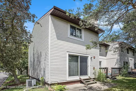 840 Armstrong Rd, Lansing, MI 48911 photo 2