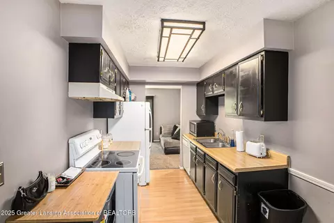 840 Armstrong Rd, Lansing, MI 48911 photo 8
