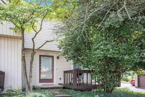 840 Armstrong Rd, Lansing, MI 48911