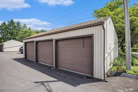 840 Armstrong Rd, Lansing, MI 48911 photo 16