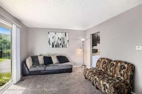 840 Armstrong Rd, Lansing, MI 48911 photo 5