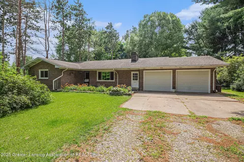 7047 Birchwood Dr, Mount Morris, MI 48458