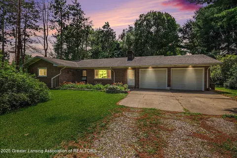 7047 Birchwood Dr, Mount Morris, MI 48458