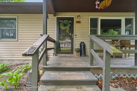 Exterior - 445 S Oak St, Maple Rapids, MI 48853 photo 3 of 9