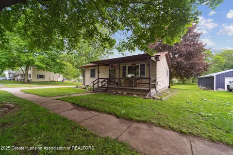 Exterior - 445 S Oak St, Maple Rapids, MI 48853 photo 4 of 9