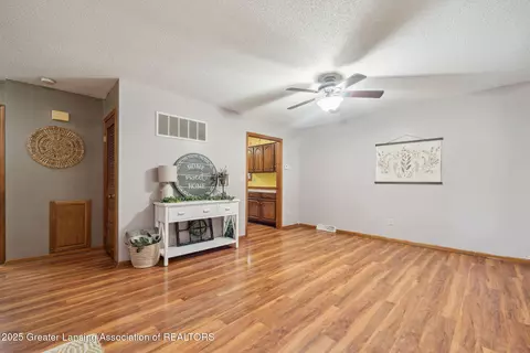 Entry Way - 445 S Oak St, Maple Rapids, MI 48853 photo 1 of 3