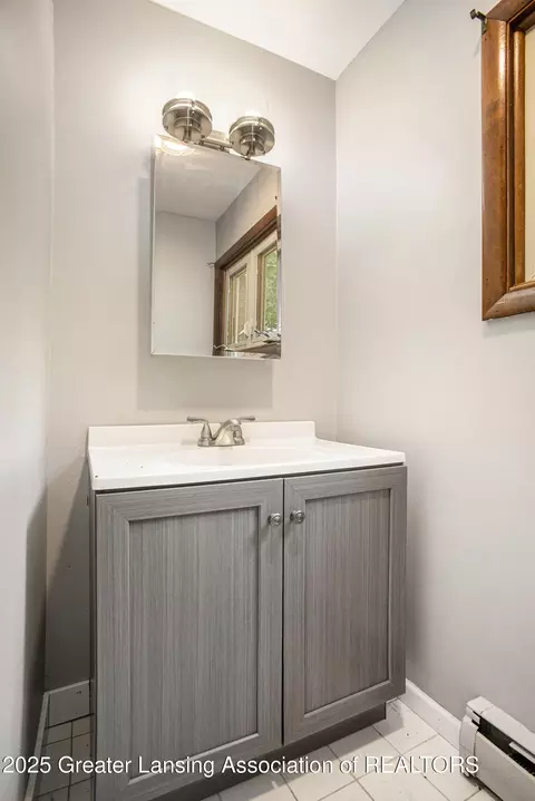 Bath - 11958 Eden Trl, Eagle, MI 48822 photo 2 of 3