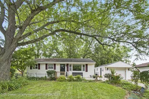 113 S Matthews St, Mason, MI 48854