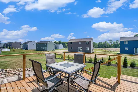 Exterior - 13855 Bauerle Rd, Dewitt, MI 48820 photo 5 of 8