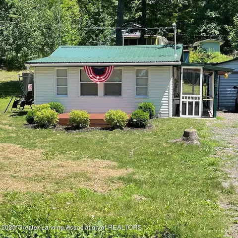 5082 Parklane Dr, Harrison, MI 48625