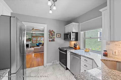 Kitchen - 1014 Smith Ave, Lansing, MI 48910 photo 3 of 3