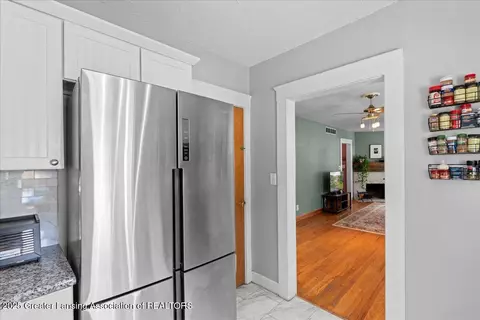Entry Way - 1014 Smith Ave, Lansing, MI 48910 photo 2 of 4