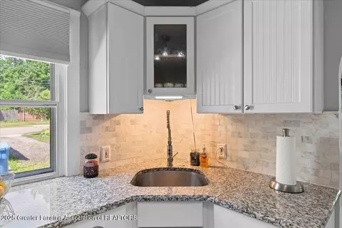 Kitchen - 1014 Smith Ave, Lansing, MI 48910 photo 2 of 3