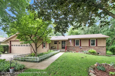 6239 Karen Lee Dr, Lansing, MI 48917